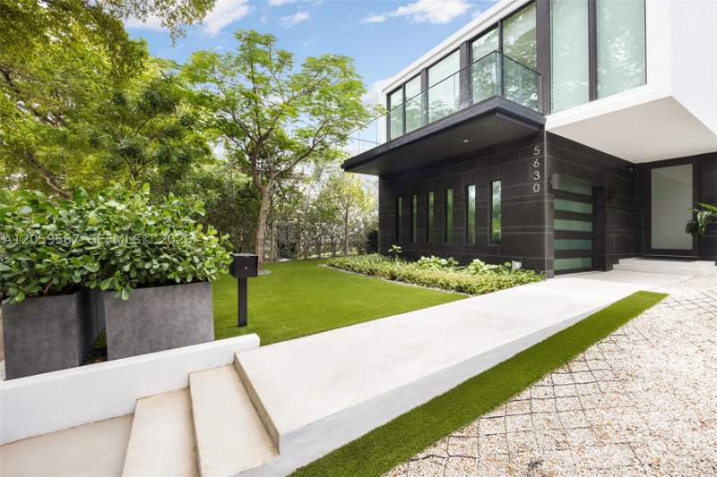 5 bedroom SingleFamilyResidence at 5630 Pine Tree Dr, Beach View Sub, Miami Beach — photo 3