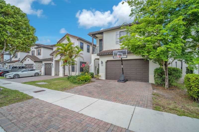 5 bedroom SingleFamilyResidence at 3575 W 97th St, Bonterra, Hialeah — photo 1