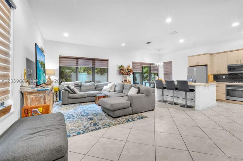 5 bedroom SingleFamilyResidence at 3575 W 97th St, Bonterra, Hialeah — photo 4