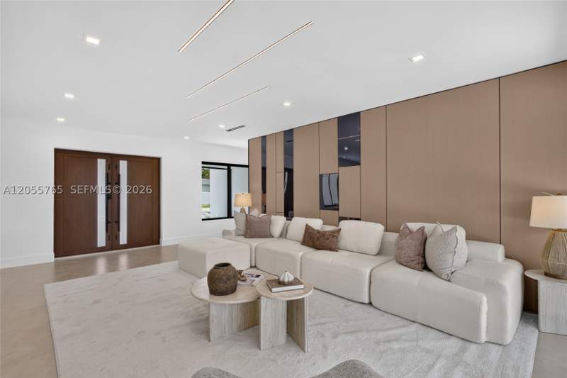 4 bedroom SingleFamilyResidence at 1890 NE 211th Ter, 2nd Addn To Highland Gard, Miami — photo 2
