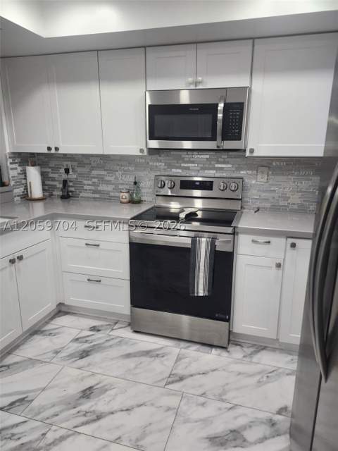 8810 SW 123rd Ct M103, Miami FL - photo 7 of 19