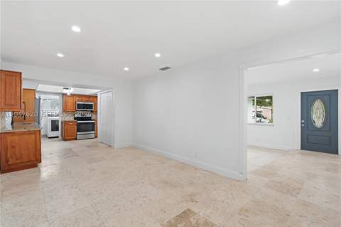 9110 NW 18th Ct, Pembroke Pines FL - photo 16 of 43