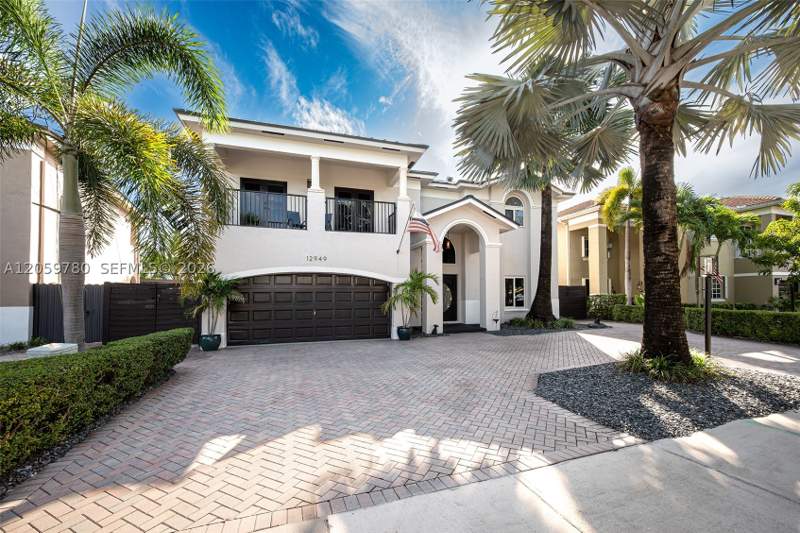 4 bedroom SingleFamilyResidence at 12949 SW 140 Street Rd, Twin Lake Shores Central, Miami — photo 3