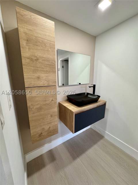 300 Bayview Dr 1201, Sunny Isles Beach FL - photo 9 of 12