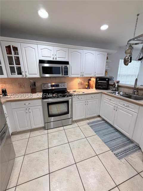 15253 SW 138th Ter, Miami FL - photo 11 of 41