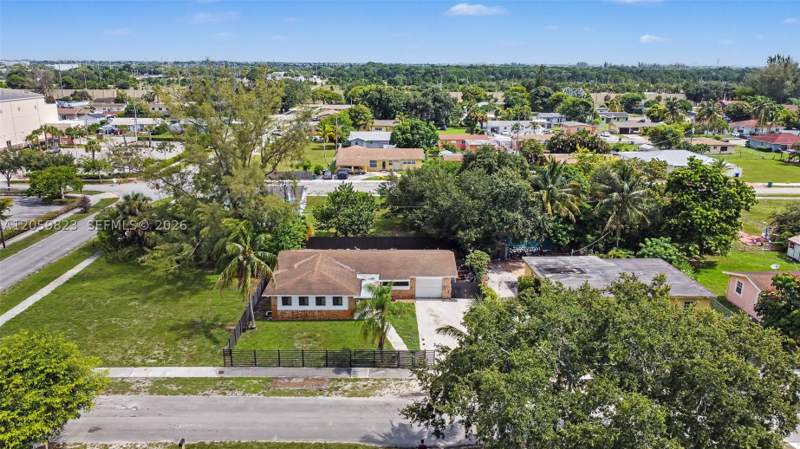 3 bedroom SingleFamilyResidence at 3281 NW 212th St, Liberty Gardens, Miami Gardens — photo 2