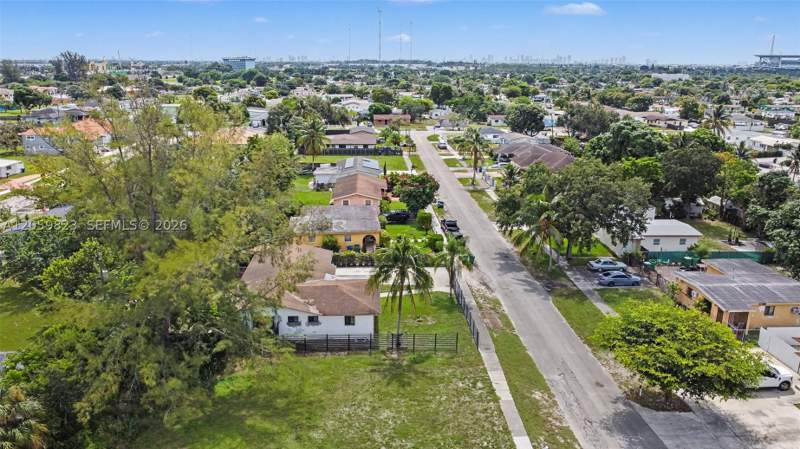 3 bedroom SingleFamilyResidence at 3281 NW 212th St, Liberty Gardens, Miami Gardens — photo 5