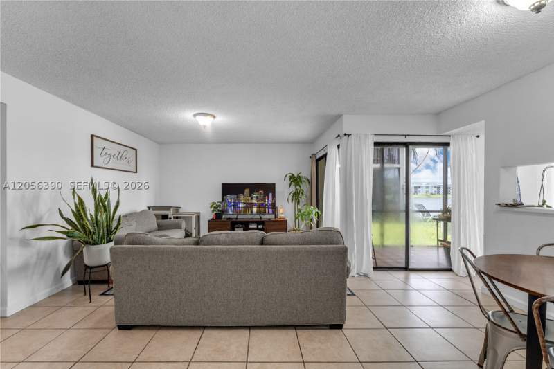3 bedroom Condominium at 1400 Jefferson Dr 1400 B, Lakeshore Condo 7, Homestead — photo 3