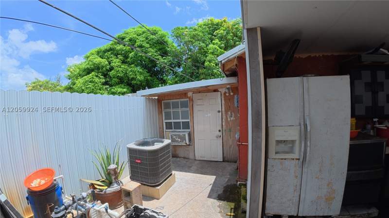 4 bedroom SingleFamilyResidence at 15737 NW 40th Ct, Venetian Gardens Acrespb, Miami Gardens — photo 4