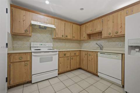 5825 Collins Ave 12H, Miami Beach FL - photo 23 of 37