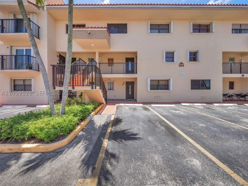 2 bedroom Condominium at 5530 W 26th Ct 102, Vista Alegre Townhomes Co, Hialeah — photo 3