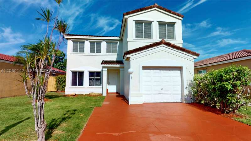 4 bedroom SingleFamilyResidence at 17343 SW 142nd Pl, Weitzer Serena Lakes West, Miami — photo 1