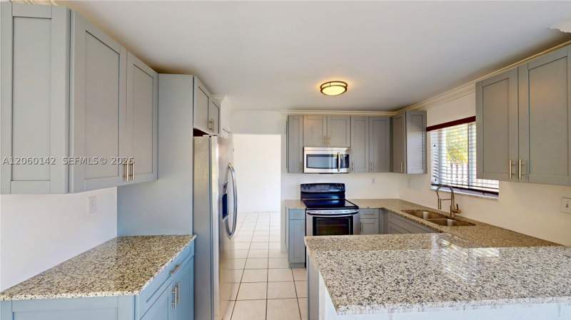 4 bedroom SingleFamilyResidence at 17343 SW 142nd Pl, Weitzer Serena Lakes West, Miami — photo 5