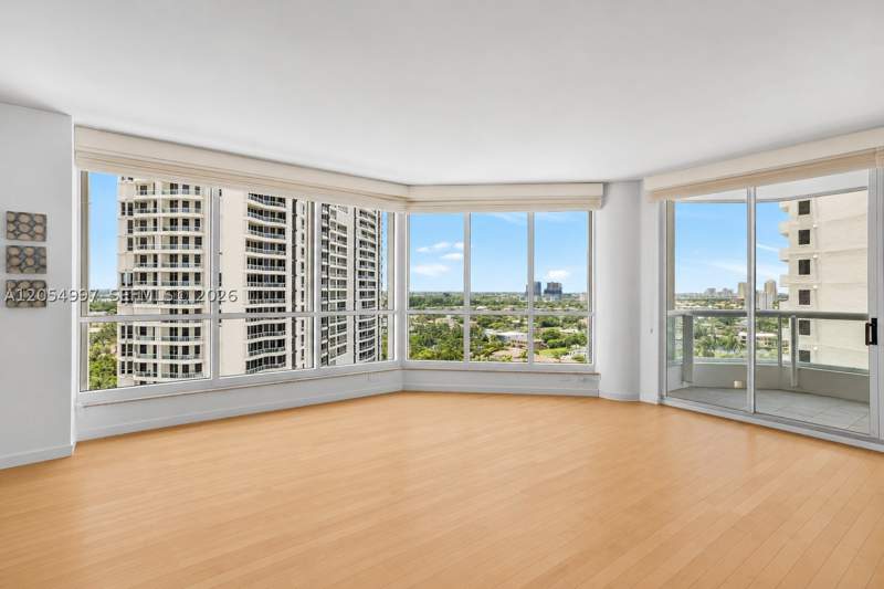 2 bedroom Condominium at 21150 Point Pl 1605, Atlantic II At The Point, Aventura — photo 2