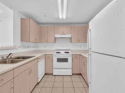 50 Menores Ave 518, Coral Gables FL - photo 16 of 33