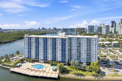 500 Bayview Dr 2121, Sunny Isles Beach FL - photo 23 of 41