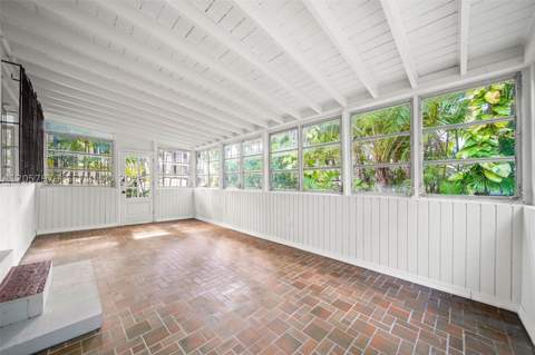 5842 Alton Rd, Miami Beach FL - photo 11 of 35
