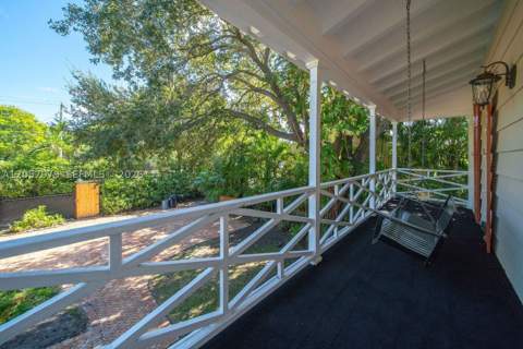 5842 Alton Rd, Miami Beach FL - photo 19 of 35