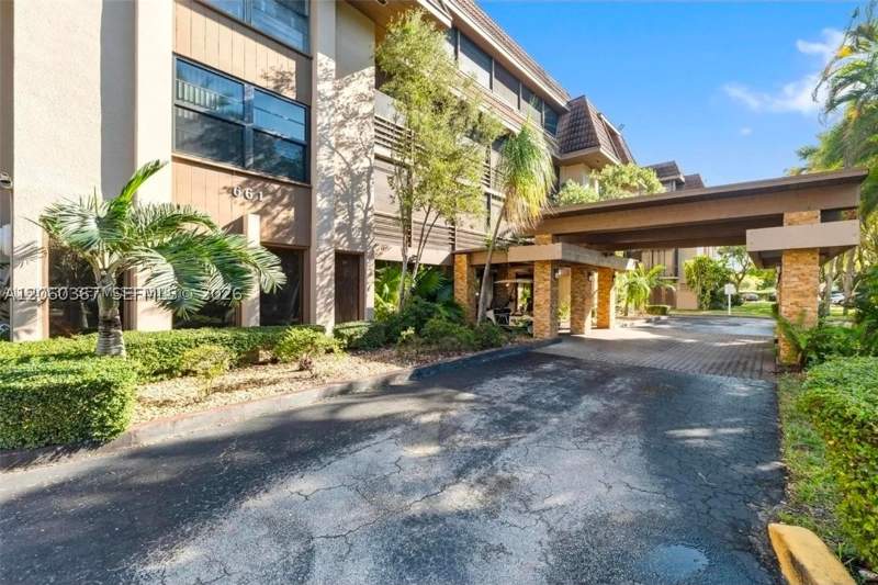 2 bedroom Condominium at 661 NE 195th St 407, Coco Wood Condo, Miami — photo 4
