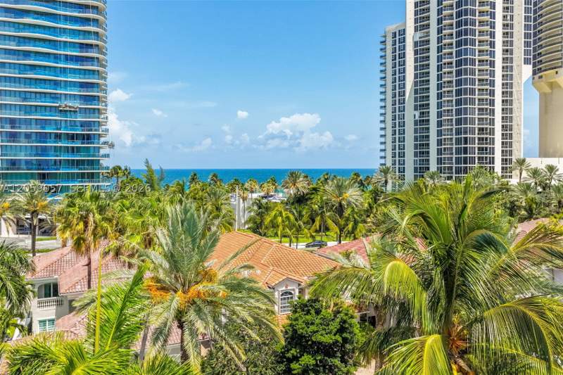 5 bedroom SingleFamilyResidence at 4027 194th Trl, Golden Gate Estates & Mar, Sunny Isles Beach — photo 3