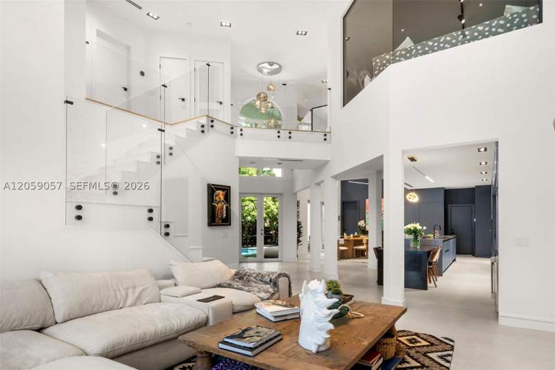 5 bedroom SingleFamilyResidence at 4027 194th Trl, Golden Gate Estates & Mar, Sunny Isles Beach — photo 4