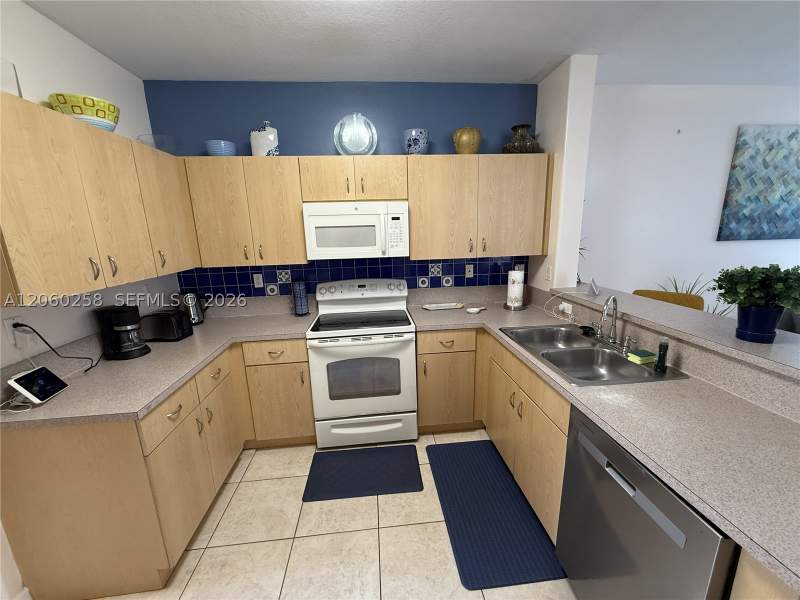3 bedroom SingleFamilyResidence at 13966 SW 155th St, Kendall Country Estates, Miami — photo 4