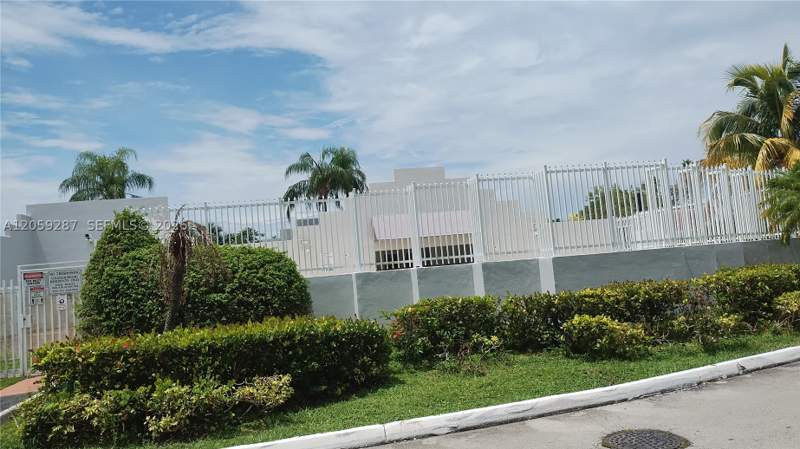 2 bedroom Condominium at 10395 SW 154th Cir Ct 104, Chateaubleau At Hammocks, Miami — photo 3