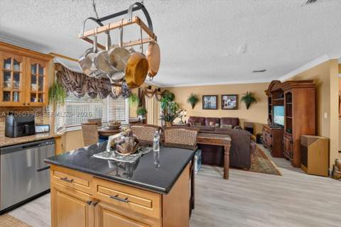 15615 SW 95th Ln, Miami FL - photo 11 of 32