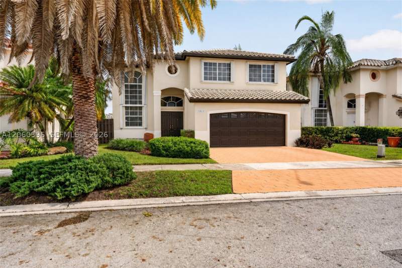 4 bedroom SingleFamilyResidence at 15615 SW 95th Ln, Highlands At Kendall, Miami — photo 2