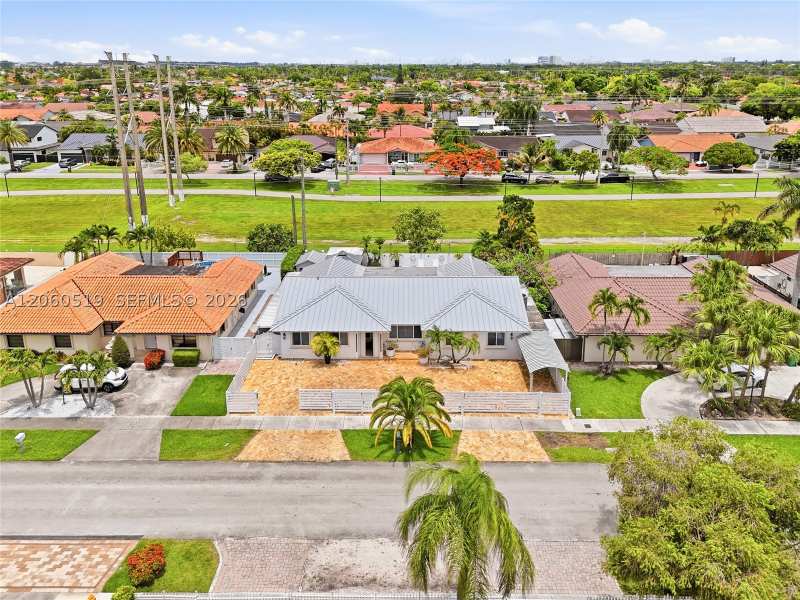 4 bedroom SingleFamilyResidence at 323 NW 136th Pl, University Park West Sec, Miami — photo 1