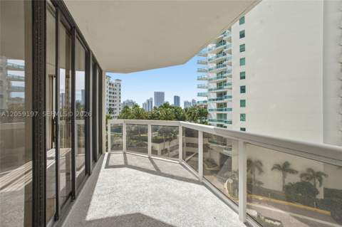 20185 E Country Club Dr 502, Aventura FL - photo 11 of 23
