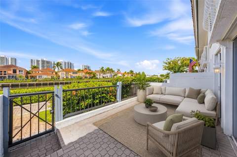 3748 NE 209th Ter, Aventura FL - photo 12 of 33