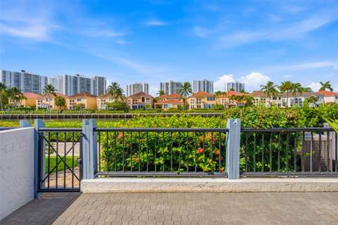 3748 NE 209th Ter, Aventura FL - photo 15 of 33