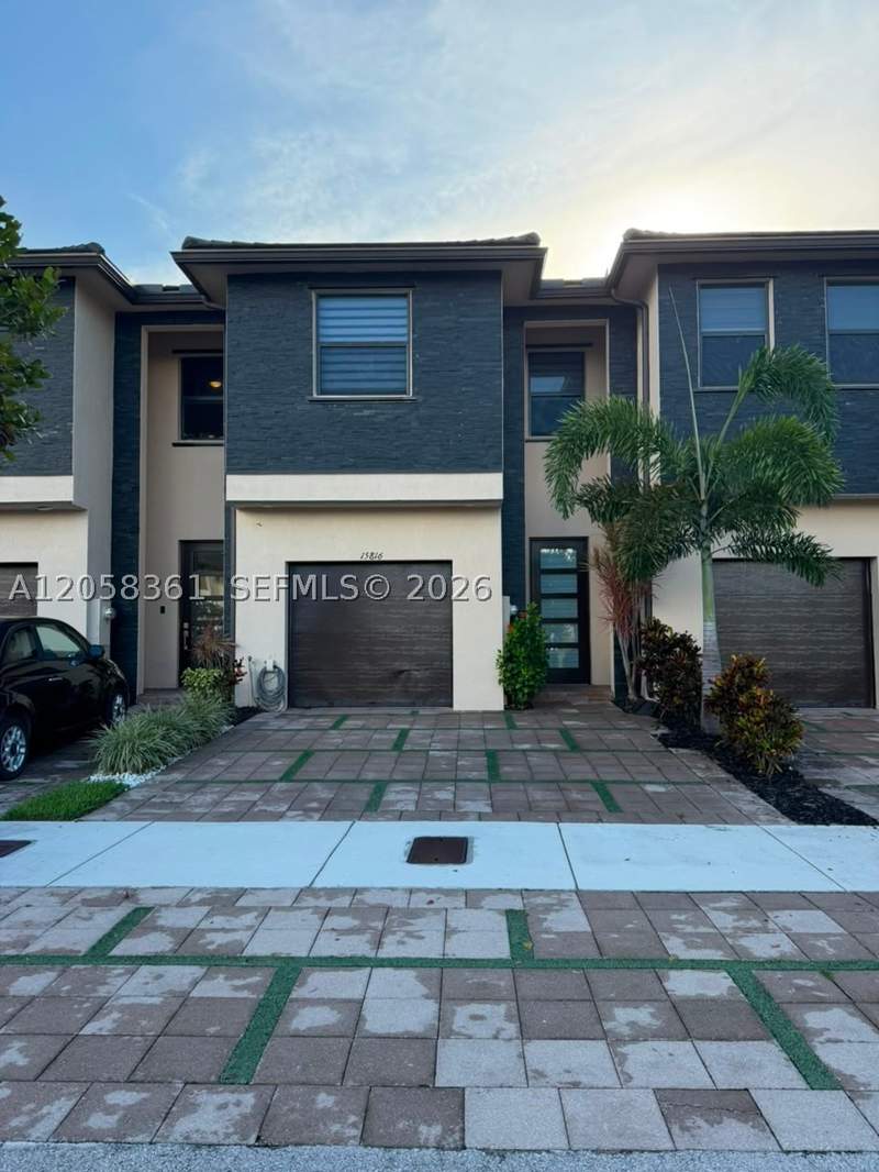 3 bedroom Townhouse at 15816 NW 91st Ave, Dunnwoody Lake, Miami Lakes — photo 2