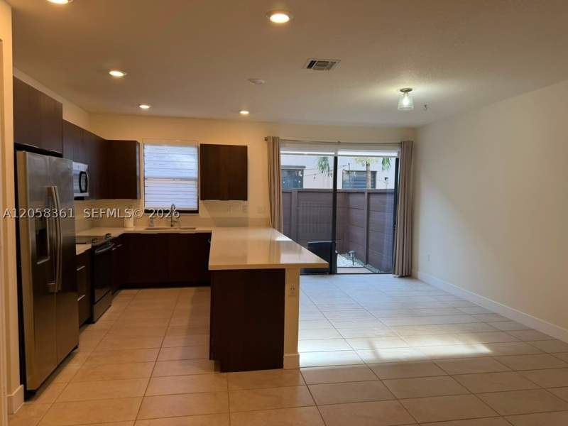 3 bedroom Townhouse at 15816 NW 91st Ave, Dunnwoody Lake, Miami Lakes — photo 3