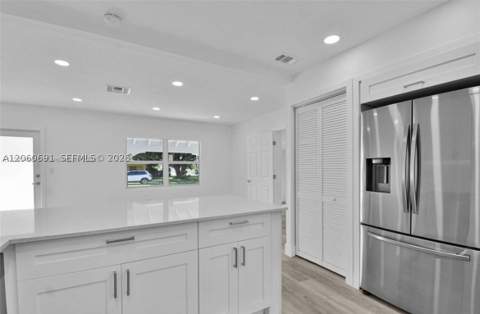 6391 SW 39th St, Miami FL - photo 7 of 17