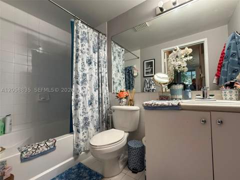 5085 NW 7th St 406, Miami FL - photo 9 of 32