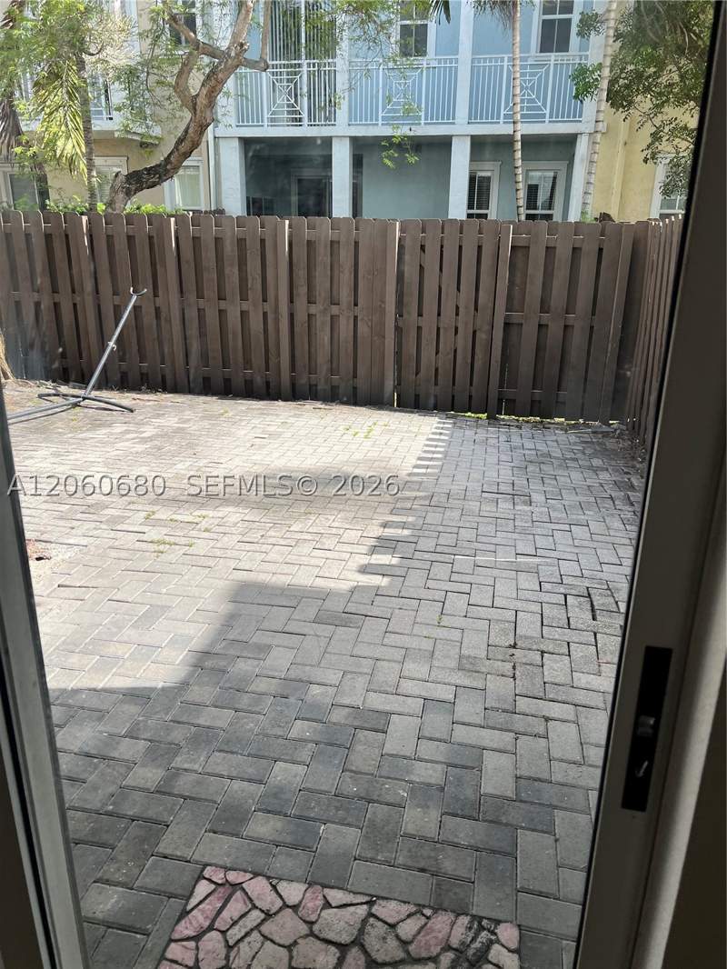 3 bedroom Townhouse at 11440 NW 75th Ter, Reserve At Doral West, Doral — photo 2