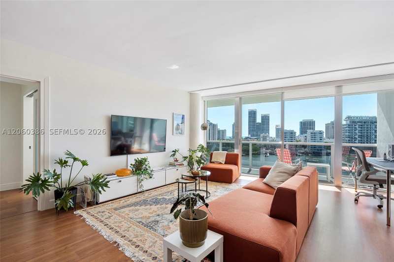 1 bedroom Condominium at 900 Bay Dr 716+Dock Slip available, King Cole Condo, Miami Beach — photo 1