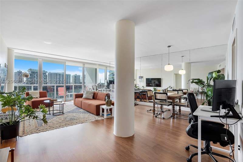 1 bedroom Condominium at 900 Bay Dr 716+Dock Slip available, King Cole Condo, Miami Beach — photo 5