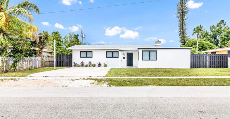 4 bedroom SingleFamilyResidence at 30 NE 193rd Ter, Sierra 1st Addn, Miami — photo 2