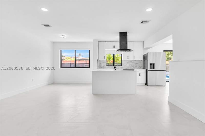4 bedroom SingleFamilyResidence at 30 NE 193rd Ter, Sierra 1st Addn, Miami — photo 4