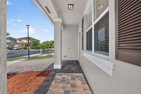 8961 SW 215th Ter, Cutler Bay FL - photo 6 of 55