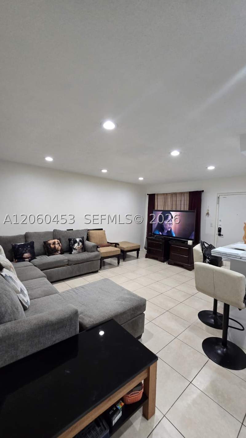 1 bedroom Condominium at 13500 NE 3rd Ct 416, BROOKVIEW CONDO, North Miami — photo 4