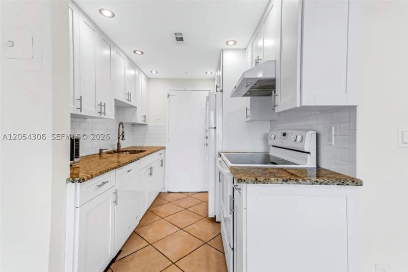 2 bedroom Condominium at 2350 NE 135th St 1510, Vecino Del Mar Condo, North Miami — photo 4