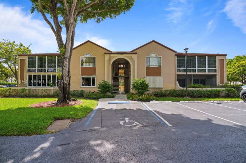 2 bedroom Condominium at 4910 NW 102nd Ave 203-8, Doral Pk Country Cl Villa, Doral — photo 1