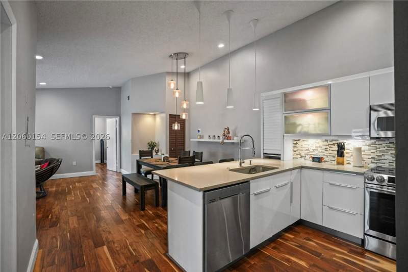 2 bedroom Condominium at 4910 NW 102nd Ave 203-8, Doral Pk Country Cl Villa, Doral — photo 2