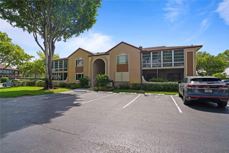 2 bedroom Condominium at 4910 NW 102nd Ave 203-8, Doral Pk Country Cl Villa, Doral — photo 5