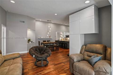 4910 NW 102nd Ave 203-8, Doral FL - photo 7 of 32