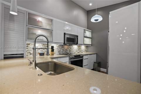 4910 NW 102nd Ave 203-8, Doral FL - photo 8 of 32